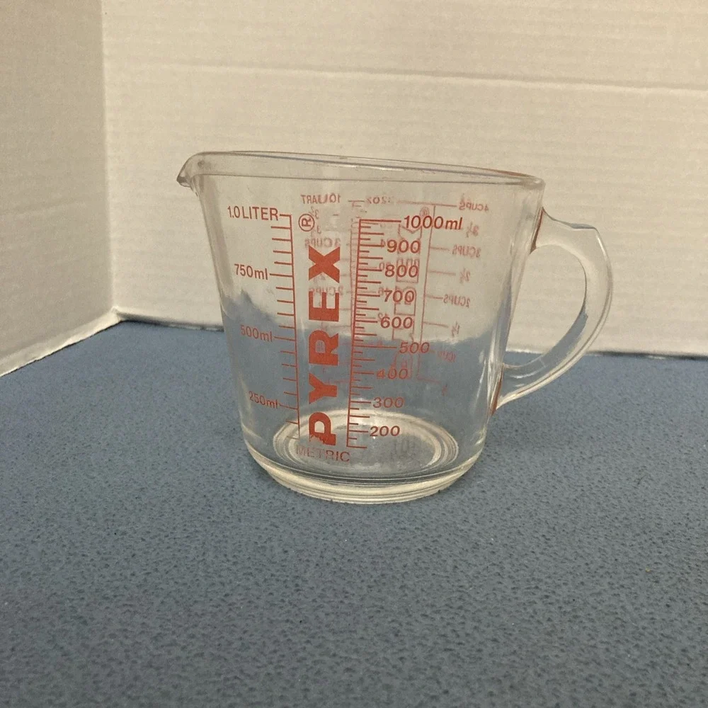 Vintage Pyrex #532 D-Handle Glass 4 Cups (1QT) Measuring Cup w/Red Lettering